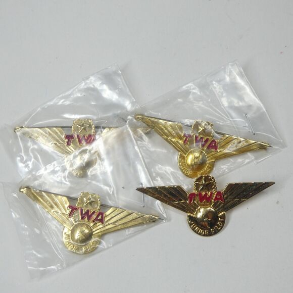 TWA Junior Pilot Wings Pins Lot of 4 Vintage Goldtone Metal - Picture 1 of 5